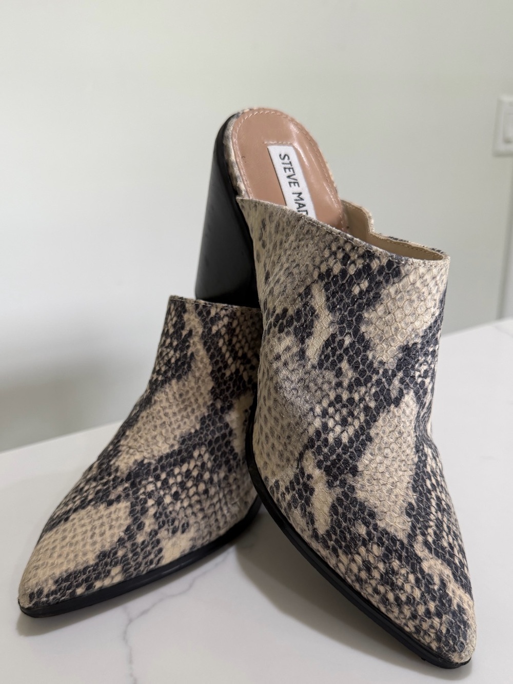 Steve Madden Snake-Print Pointed Mules - Gray & Cream